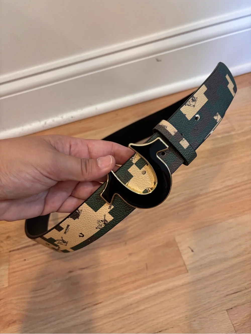 True Religion camouflage horseshoe buckle belt size 34